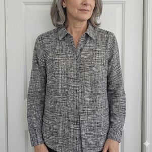 Banana Republic Black & White Abstract Print Button-Up Shirt Size Small